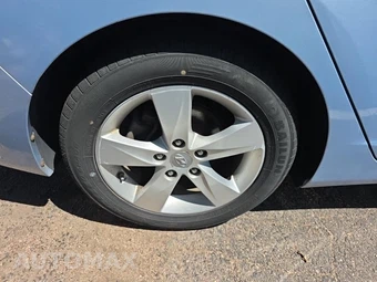2011 Hyundai Elantra GLS Sedan – miniatura 10