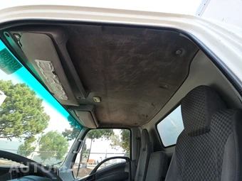 2011 Isuzu NPR Base Low Tilt – miniatura 16