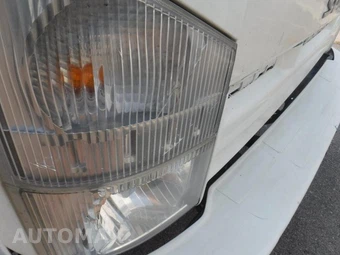 2011 Isuzu NPR Base Low Tilt – miniatura 25