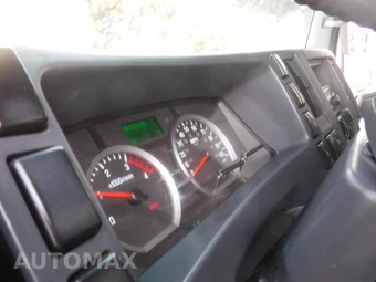 2011 Isuzu NPR Base Low Tilt – miniatura 30
