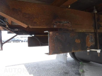2011 Isuzu NPR Base Low Tilt – miniatura 31