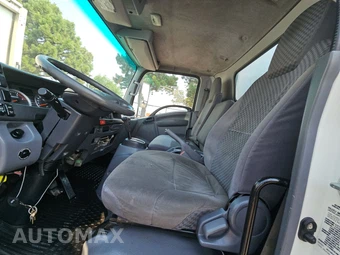 2011 Isuzu NPR Base Low Tilt – miniatura 7