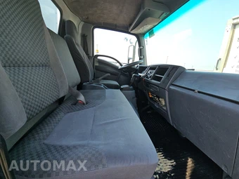 2011 Isuzu NPR Base Low Tilt – miniatura 8