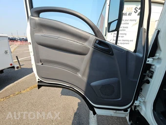 2011 Isuzu NPR Base Low Tilt – miniatura 9