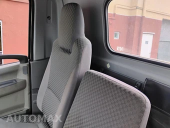 2011 Isuzu NQR – miniatura 12