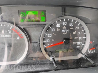 2011 Isuzu NQR – miniatura 16