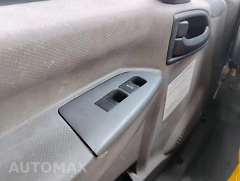 2011 Isuzu NQR – miniatura 17