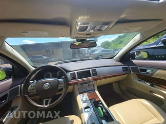2011 Jaguar XF – miniatura 10