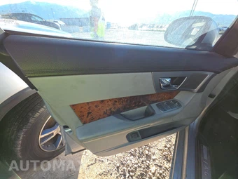 2011 Jaguar XF – miniatura 9