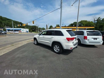 2011 Jeep Grand Cherokee Laredo - miniatura 2