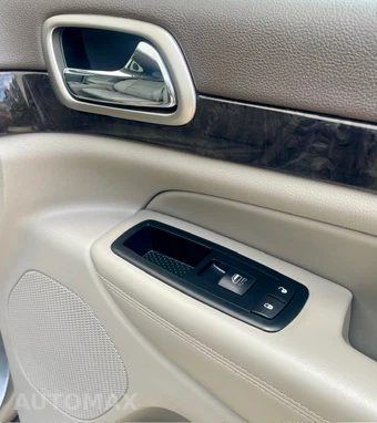 2011 Jeep Grand Cherokee Laredo - miniatura 14