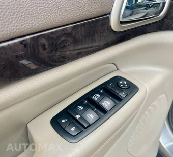 2011 Jeep Grand Cherokee Laredo - miniatura 8