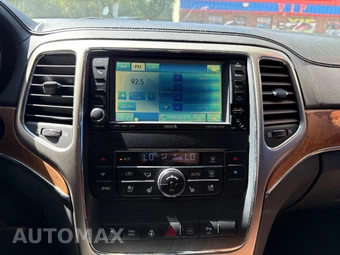 2011 Jeep Grand Cherokee Overland - miniatura 27