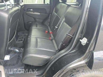 2011 Jeep Liberty Limited Edition – miniatura 13