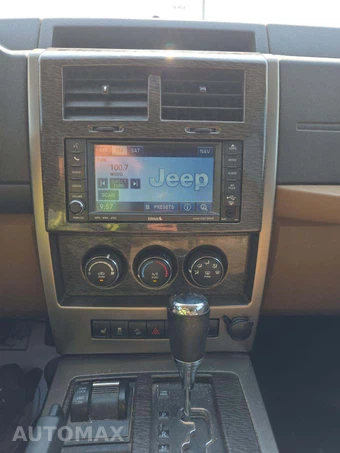 2011 Jeep Liberty Limited Edition – miniatura 7