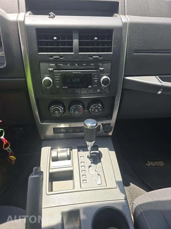 2011 Jeep Liberty Sport – miniatura 10