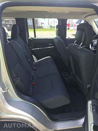 2011 Jeep Liberty Sport – miniatura 16