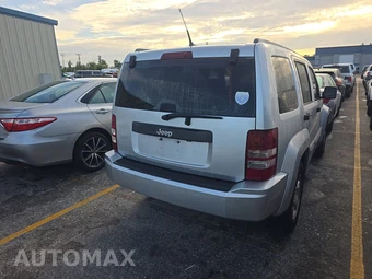2011 Jeep Liberty Sport - miniatura 4