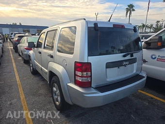 2011 Jeep Liberty Sport - miniatura 6