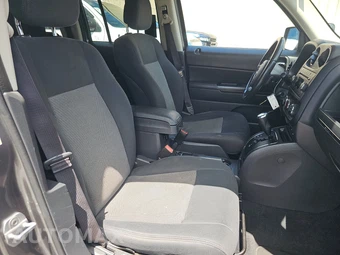 2011 Jeep Patriot Latitude - miniatura 8