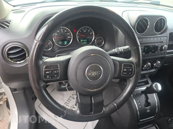 2011 Jeep Patriot Latitude X – miniatura 10