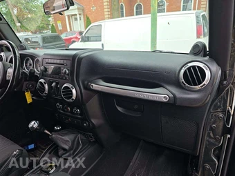2011 Jeep Wrangler Sahara - miniatura 19