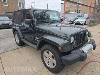 2011 Jeep Wrangler Sahara - miniatura 4