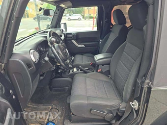 2011 Jeep Wrangler Sahara - miniatura 6