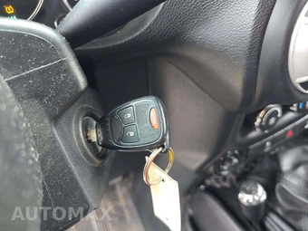 2011 Jeep Wrangler Sahara - miniatura 8