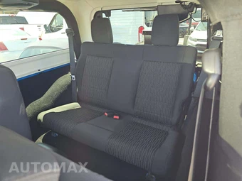 2011 Jeep Wrangler Sahara - miniatura 13