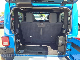 2011 Jeep Wrangler Sahara - miniatura 14
