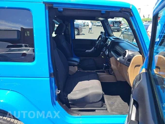 2011 Jeep Wrangler Sahara - miniatura 18
