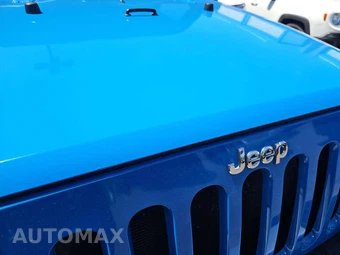 2011 Jeep Wrangler Sahara - miniatura 21