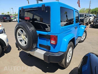 2011 Jeep Wrangler Sahara - miniatura 3