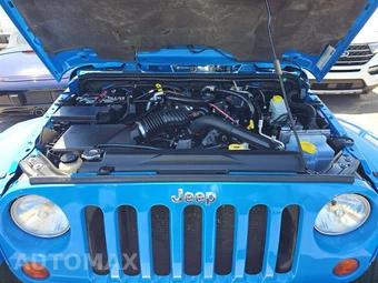 2011 Jeep Wrangler Sahara - miniatura 30