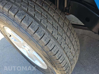 2011 Jeep Wrangler Sahara - miniatura 32