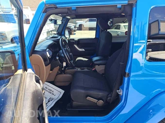2011 Jeep Wrangler Sahara - miniatura 6