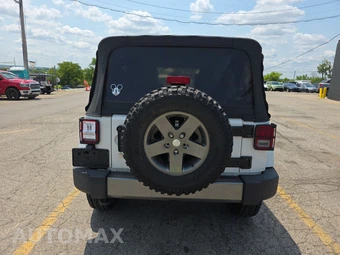 2011 Jeep Wrangler Unlimited Mojave Edition - miniatura 5