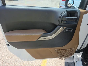 2011 Jeep Wrangler Unlimited Mojave Edition - miniatura 9