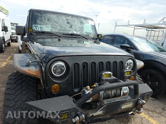 2011 Jeep Wrangler Unlimited Rubicon – miniatura 2