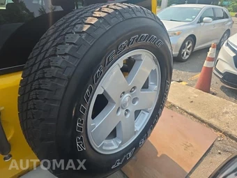 2011 Jeep Wrangler Unlimited Sahara - miniatura 7