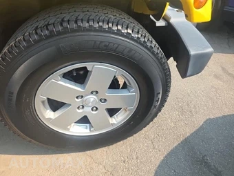 2011 Jeep Wrangler Unlimited Sahara - miniatura 9