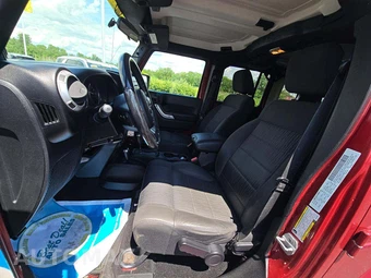 2011 Jeep Wrangler Unlimited Sahara - miniatura 3