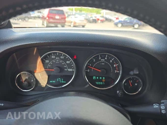 2011 Jeep Wrangler Unlimited Sahara - miniatura 6