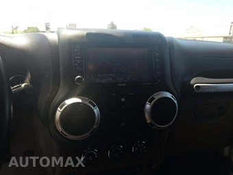 2011 Jeep Wrangler Unlimited Sahara - miniatura 10