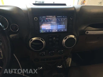 2011 Jeep Wrangler Unlimited Sahara – miniatura 11