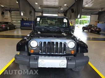 2011 Jeep Wrangler Unlimited Sahara – miniatura 2