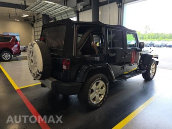 2011 Jeep Wrangler Unlimited Sahara – miniatura 4