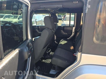 2011 Jeep Wrangler Unlimited Sahara - miniatura 10