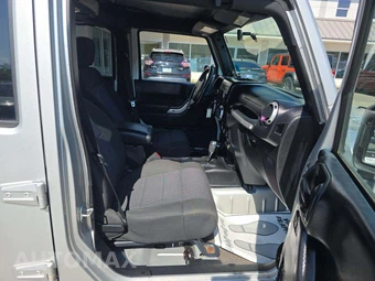 2011 Jeep Wrangler Unlimited Sahara - miniatura 15